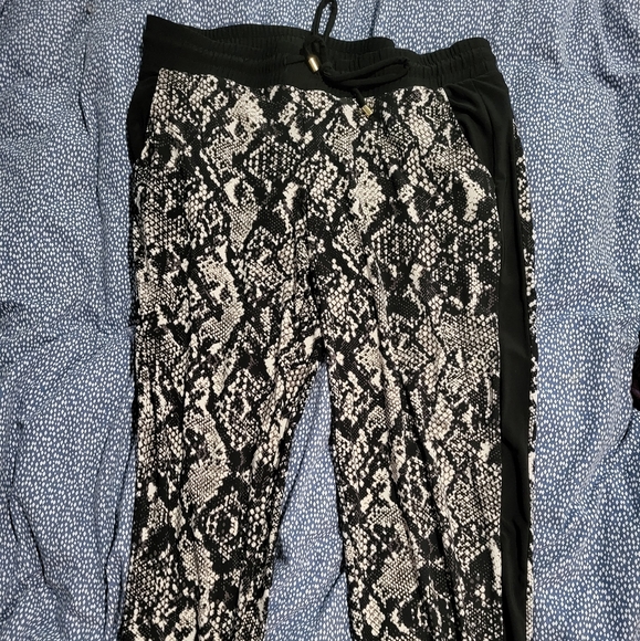 Black and white reptile print pants size M - Picture 1 of 3